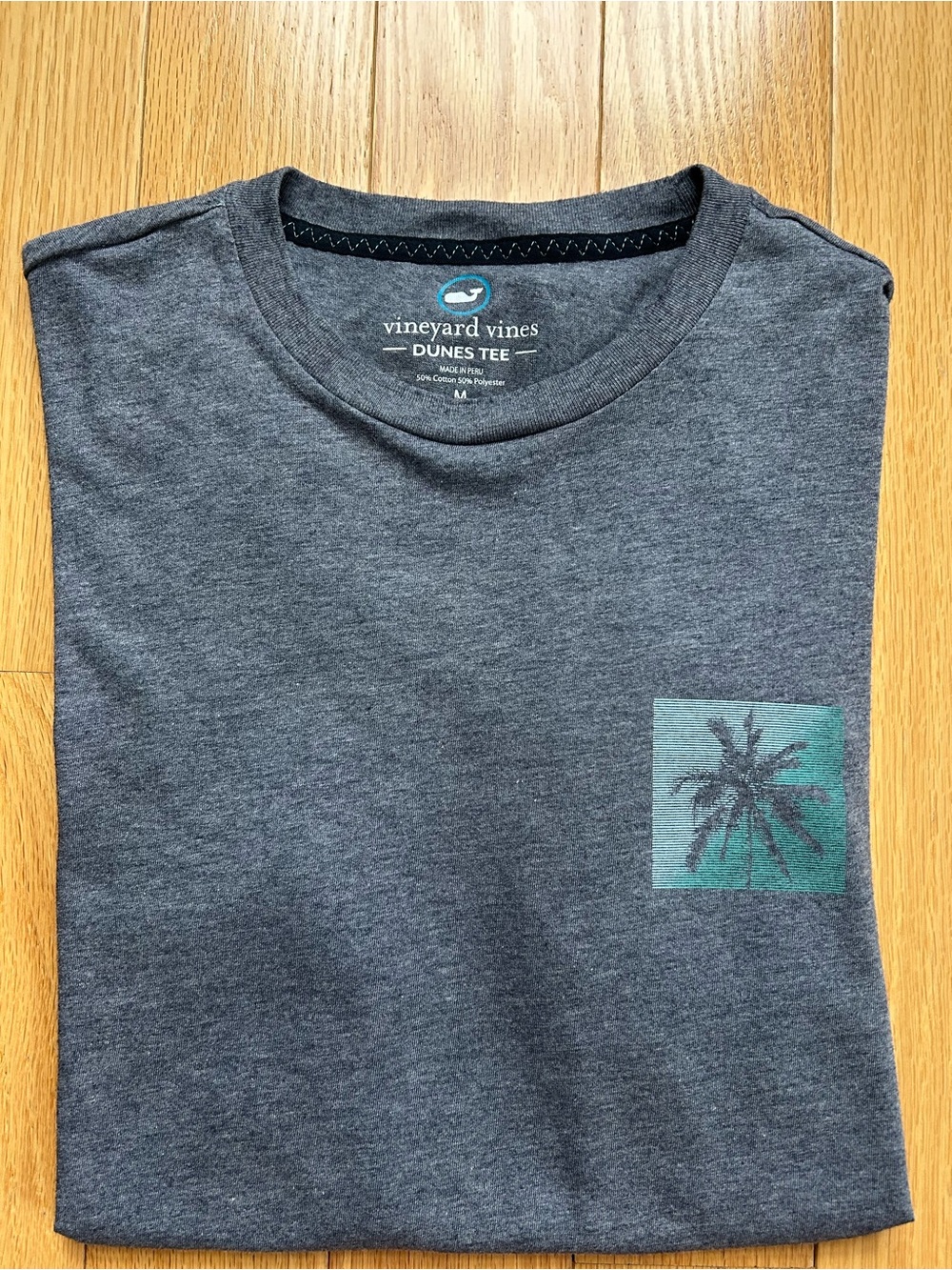 Vineyard Vines Dunes Tee with Teal Palm Pocket Graphic